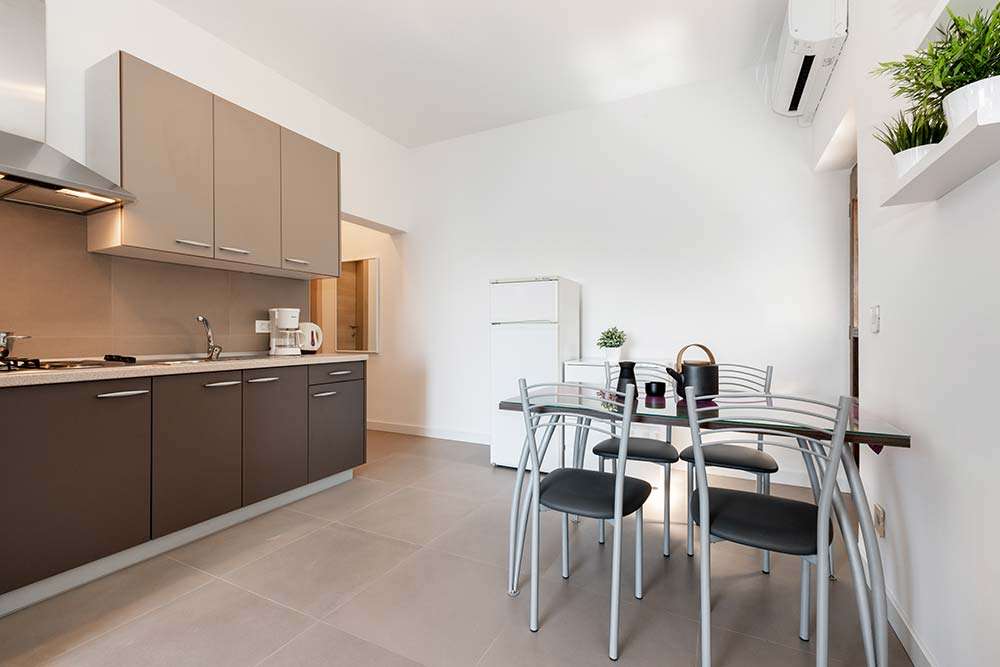 House Helis B6 (2+2) 1